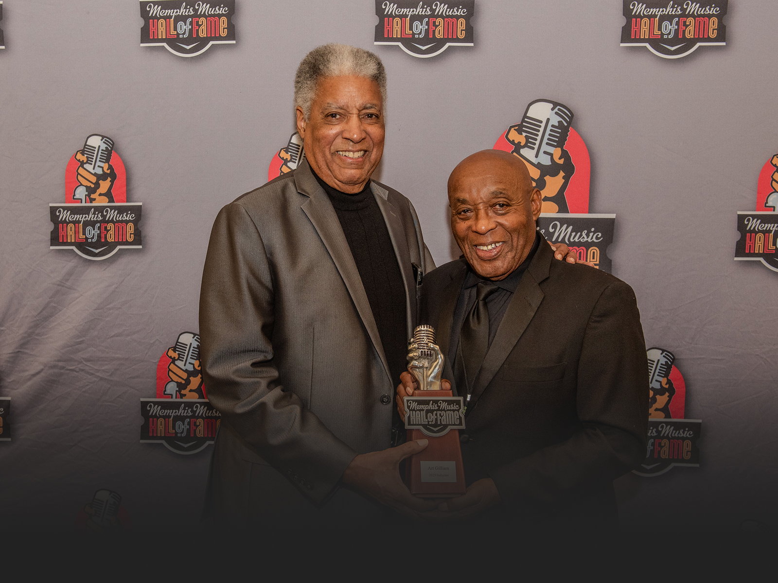 Art accepts his MMHOF trophy
