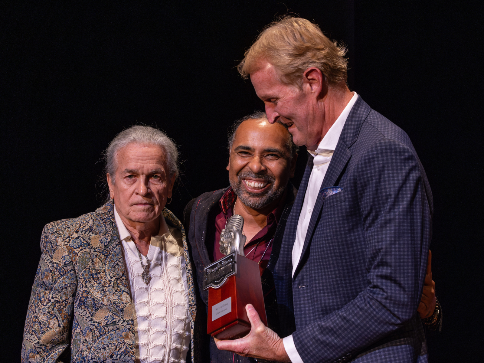 Kevin receives his MMHOF trophy